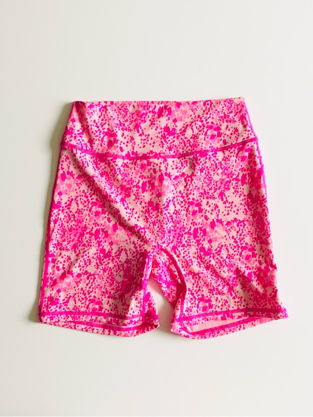 Buffbunny MEDIUM HR high rise no front seam shorts in pink splatter - Picture 4 of 5